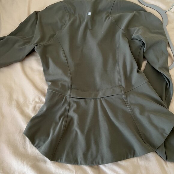 Lululemon The Ease Nulu jacket sage green size 8 - Picture 3 of 6
